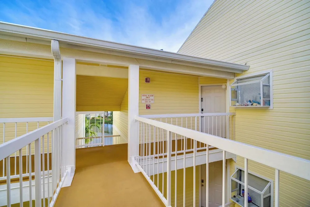 Walk to Canova Beach Park: Couple's Coastal Condo