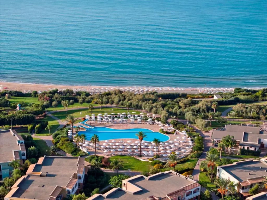 Serenusa Resort