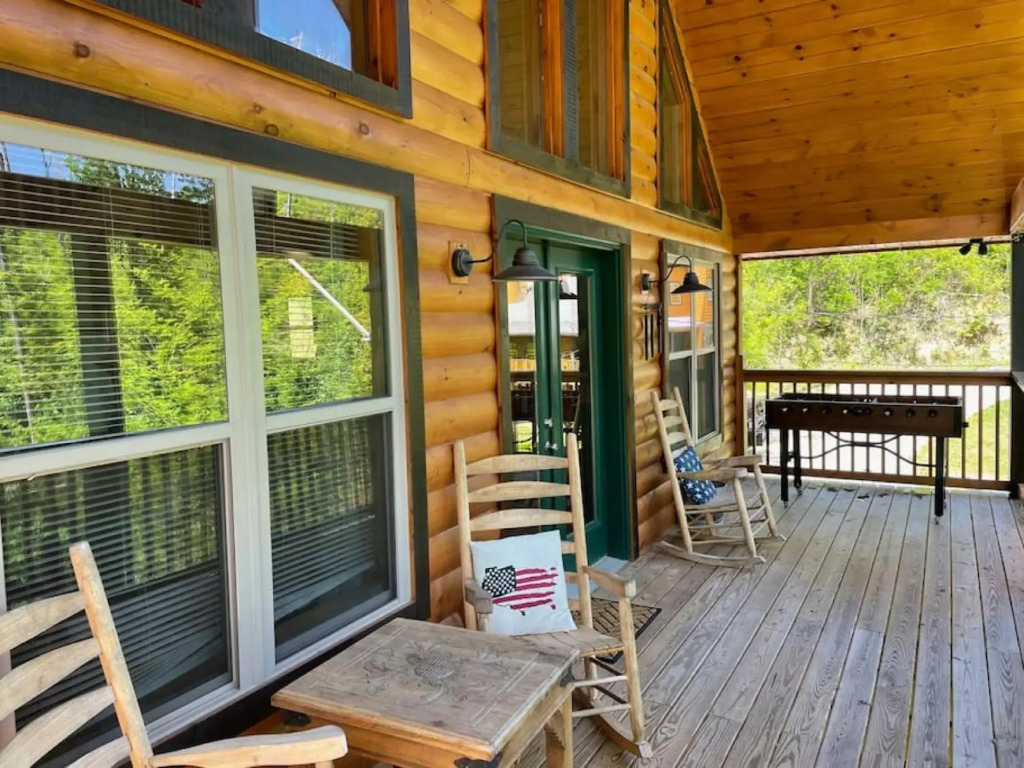 Take it Easy with hot tub and community pool