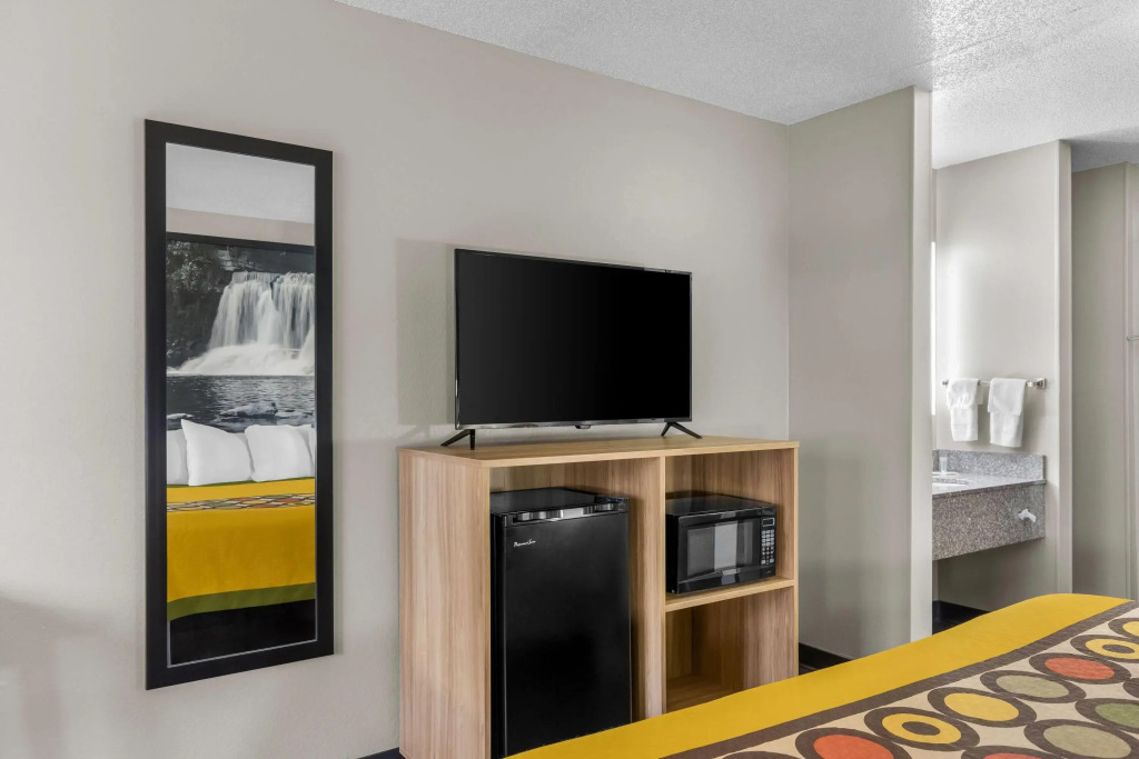 Super 8 by Wyndham Evansville East