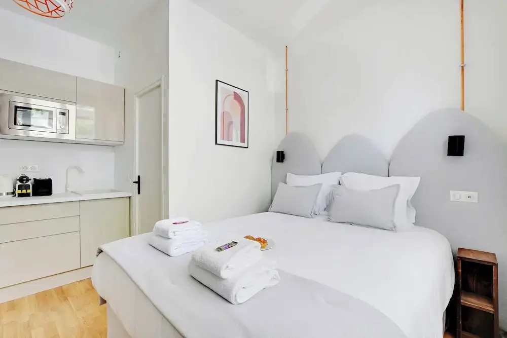 Cute Studio in Eclectic 18th District - 1