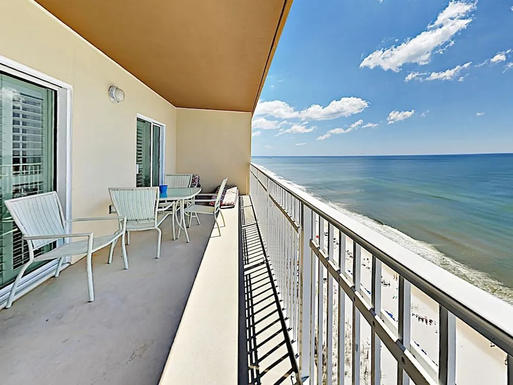 931 W Beach Blvd Condo by RedAwning