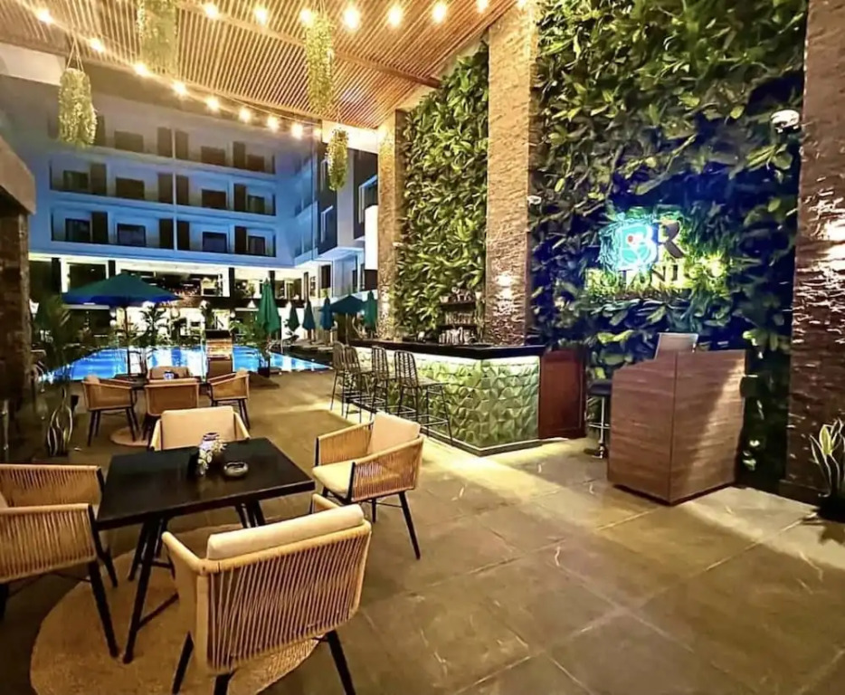 Luxury 95m Penthouse - Boutique Resort & Wifi