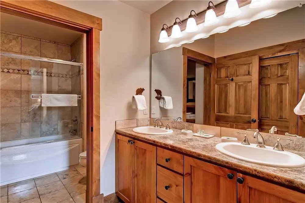 3101 Champagne Lodge, Trappeur's Crossing Apartment 2