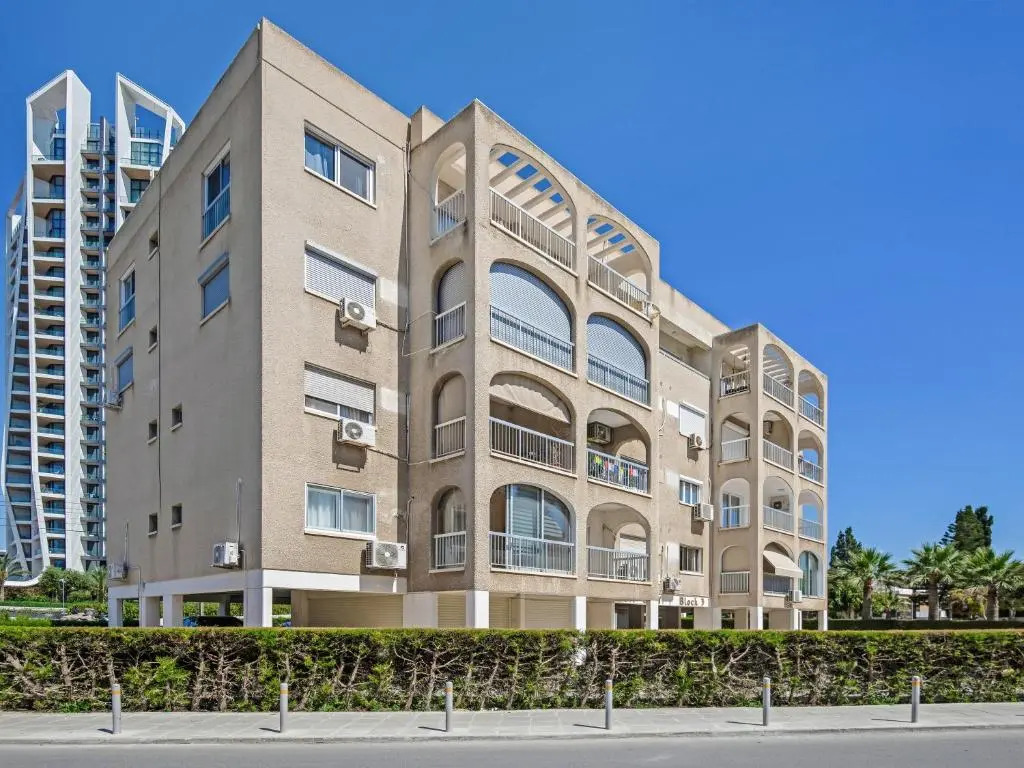 Sanders Sun City - 3-bdr Apt With Shared Pool