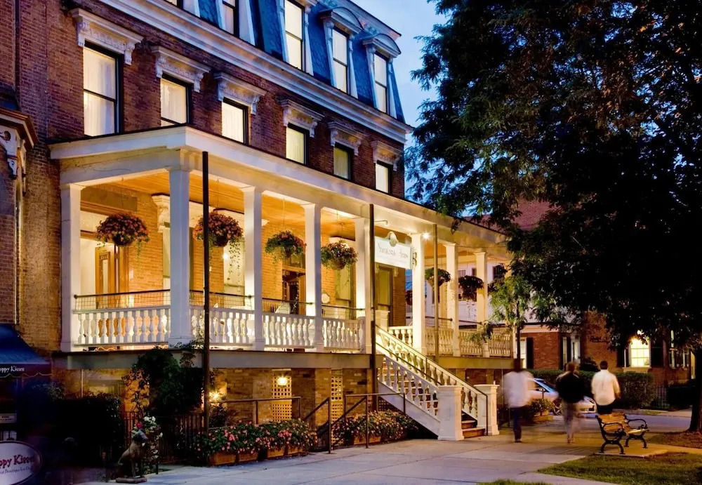 Saratoga Arms Hotel