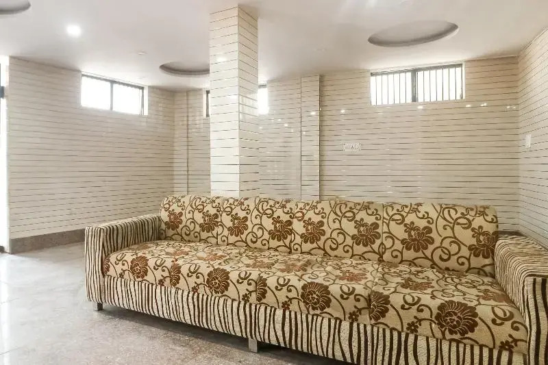 OYO 75218 Hotel Mayur Plaza
