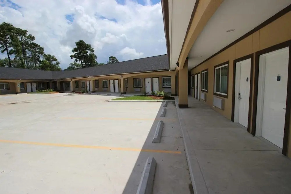 Scottish Inn & Suites