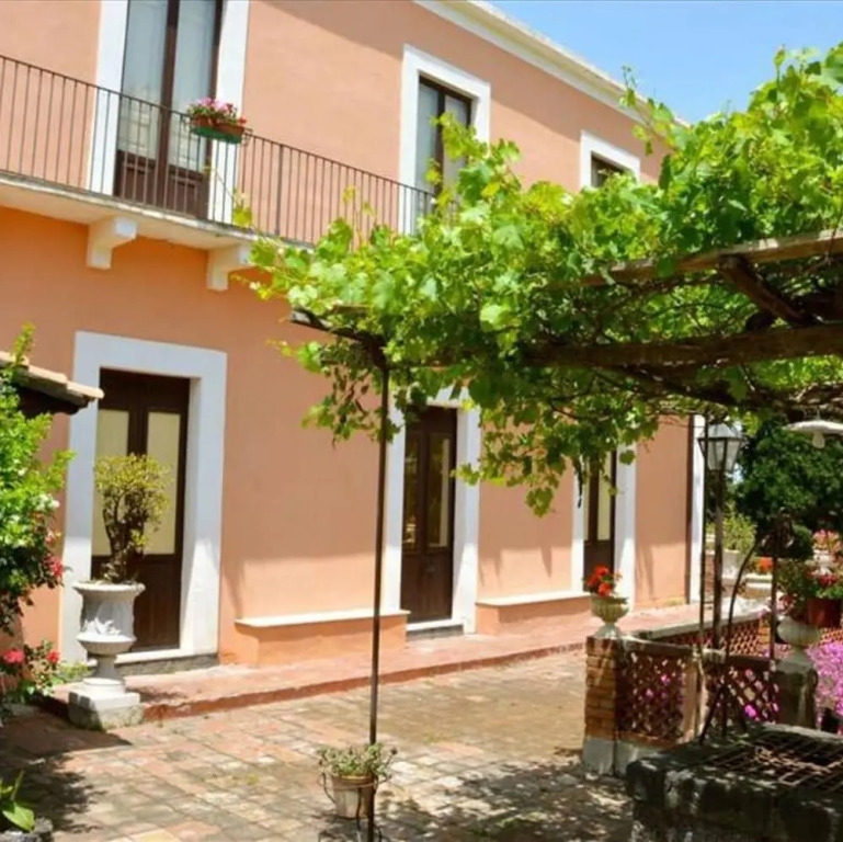 Villa Bonaccorso - La Dimora Immersa Nella Natura ai Piedi Dell Etna