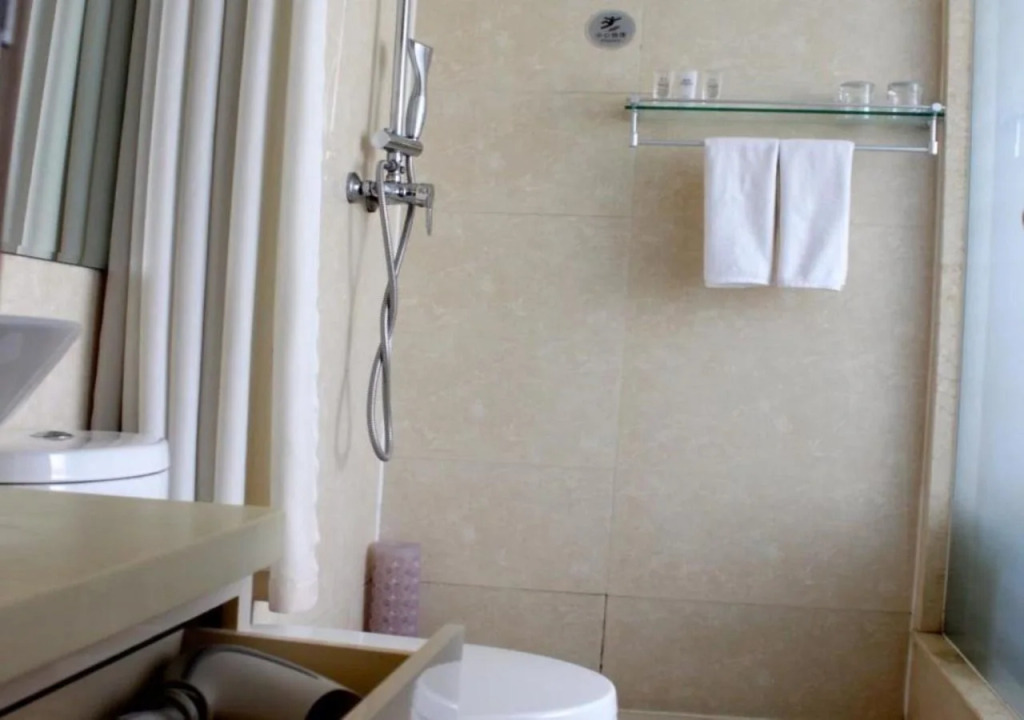Days Inn Frontier Qingdao Airport