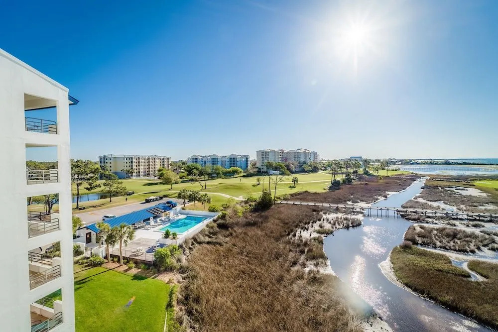 Lagoon Towers 606