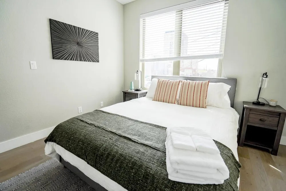 Mile High Lifestyle Townhome in Golden Triangle Rooftop Views