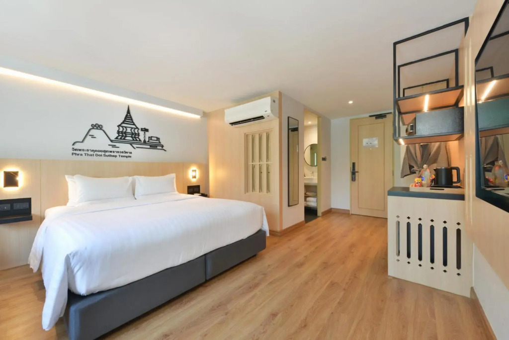 March Hotel & Suite Riverside