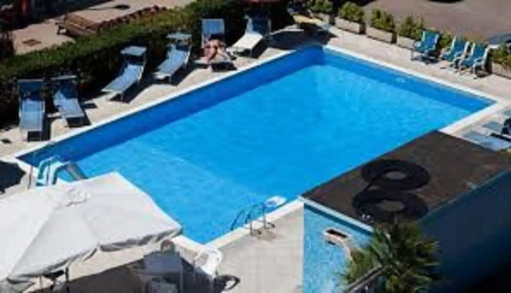 Hotel River fronte mare con piscina