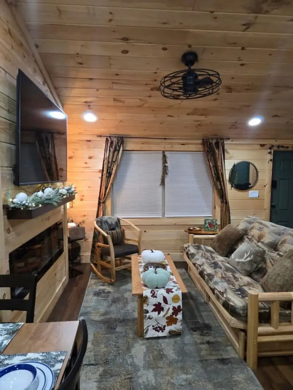 Stone Haven Cabin by Beyond Expectations With Hot Tub