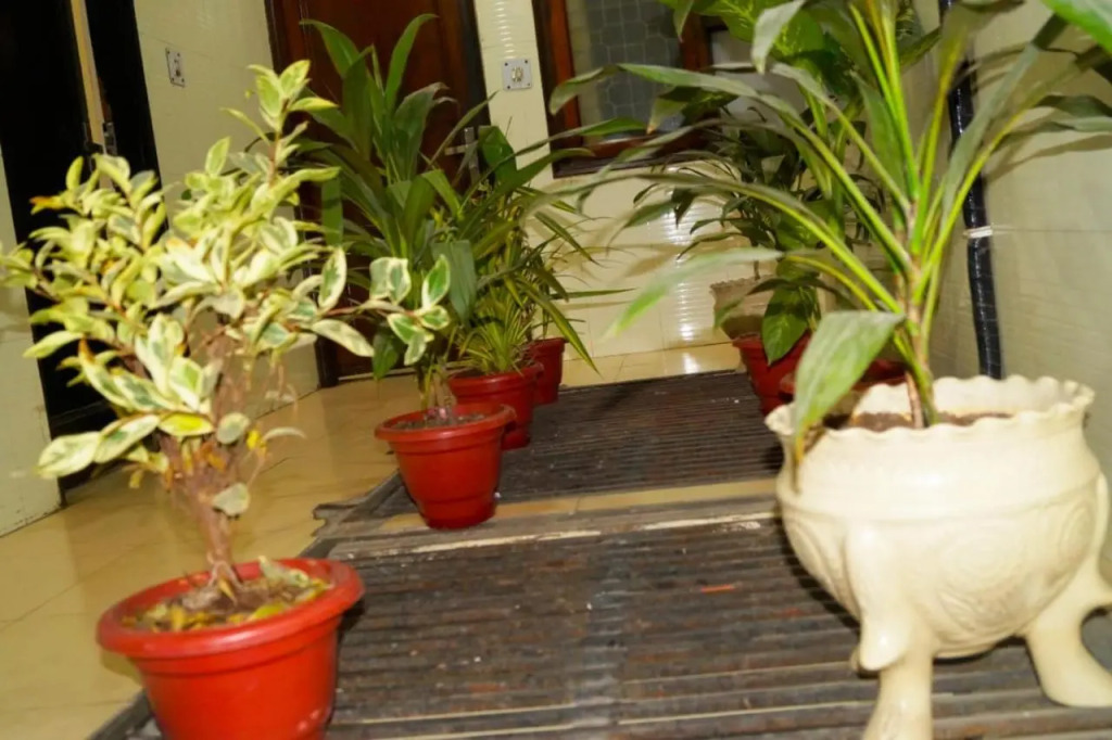 Hotel De Hocks Deluxe - New Delhi Railway Station