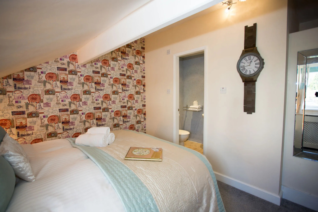 Holly Lodge Guest House with FREE off site health club