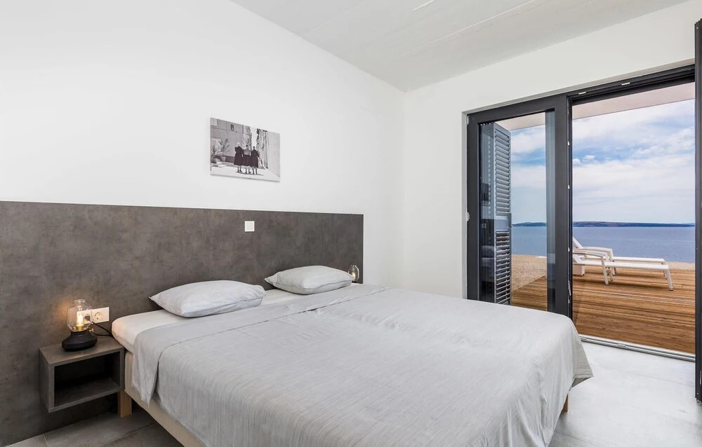 Amazing Home in Kosljun With 4 Bedrooms, Wifi and Private Swimming Pool
