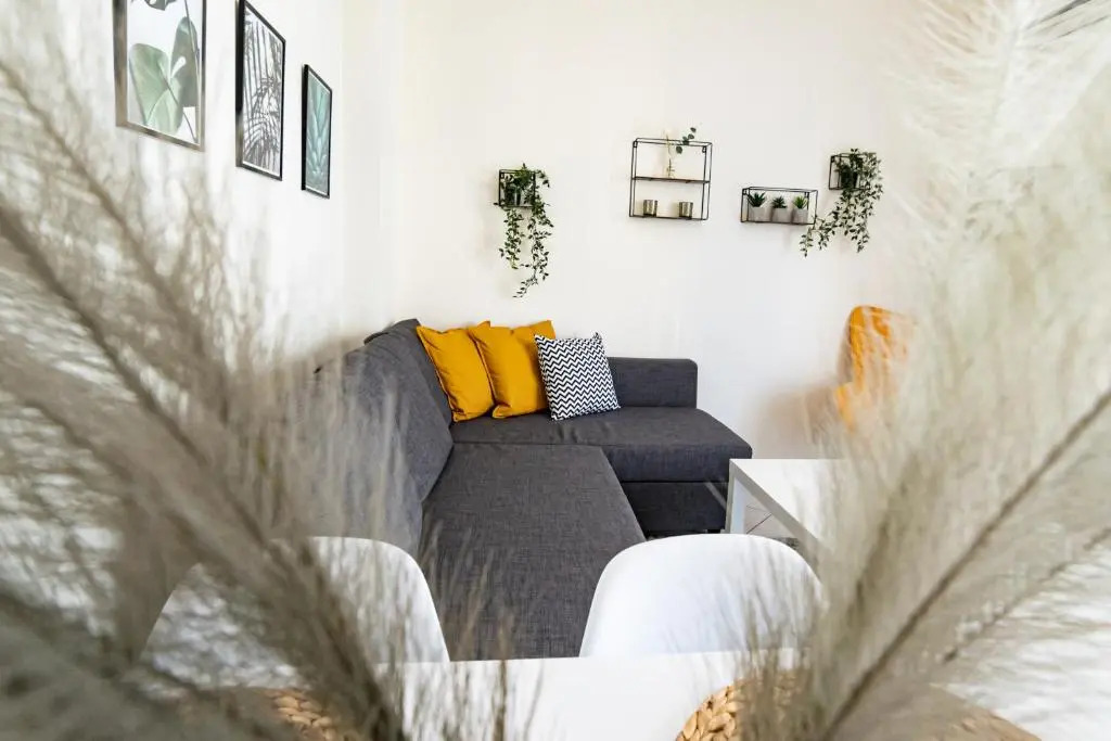 Yellow Fresh Apartment 2