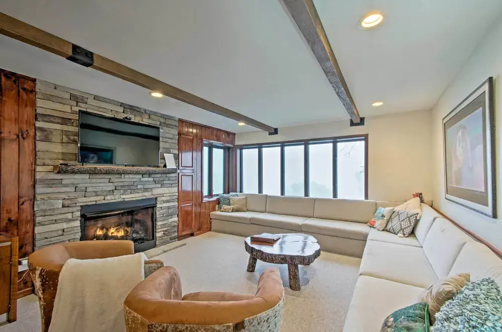All-season Base w/ Views in Beech Mountain!