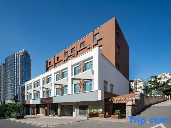 Zhu Meiyinxiang Apartment (Qingdao May Fourth Square Kaohsiung Road Metro Station)