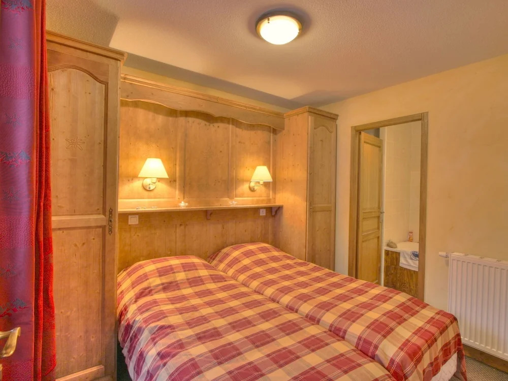 Spacious Apartment in French-italian ski Resort San Bernardo