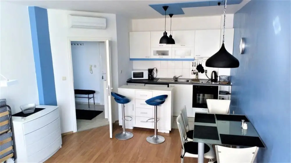 Stunning Beach Apart-sleeps 5! Pool & Sea Views!