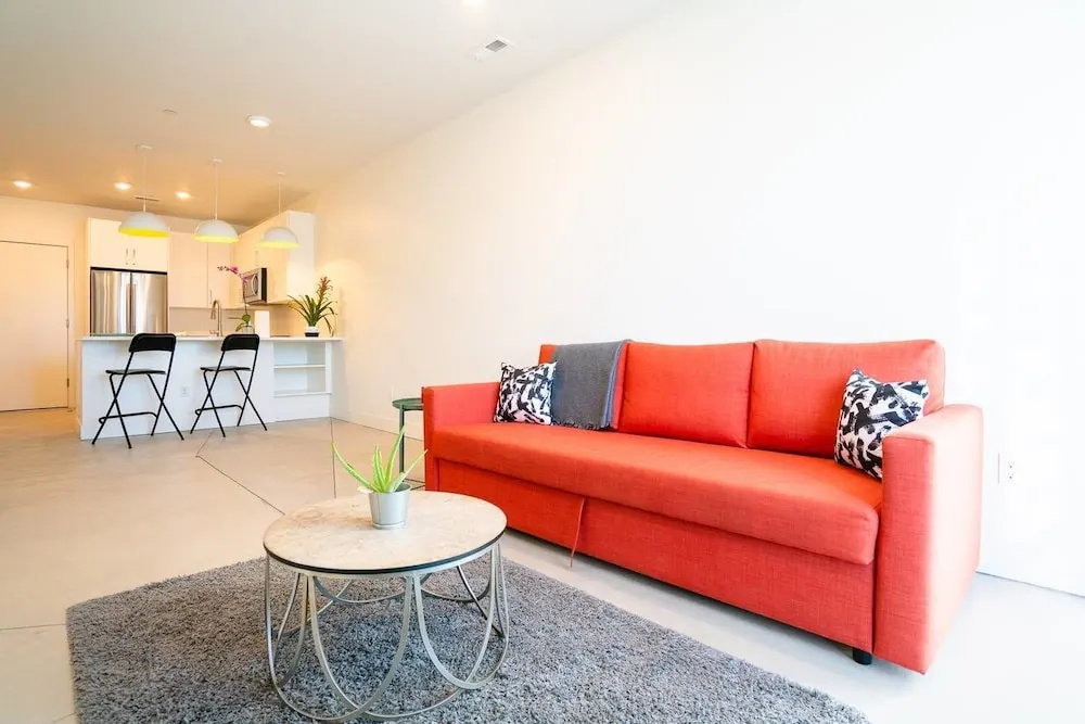 Minimalist & Alluring Condo, Walk to Mile High