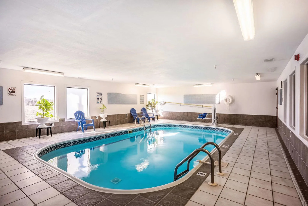 Super 8 by Wyndham Galesburg