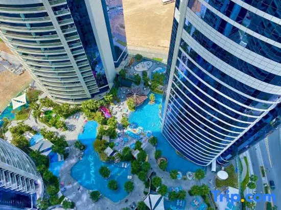 Luxury 1BR at Paramount Residences with Pool Gym & Parking