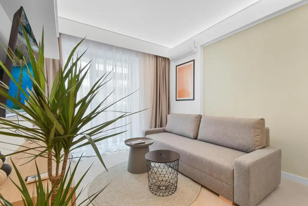 Cortina North 1BR Ap with parking and self check in