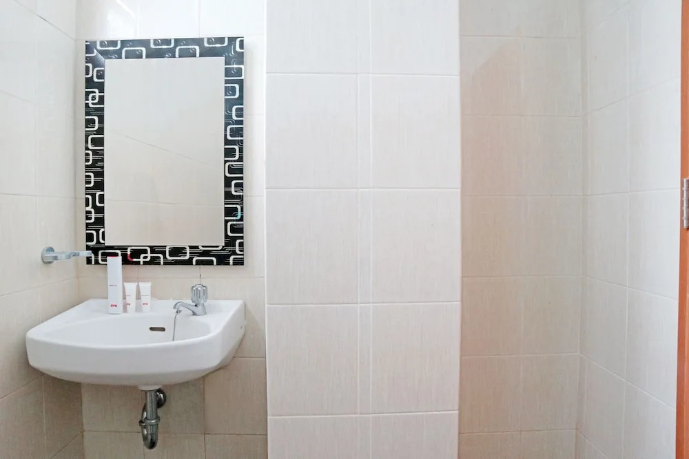 Hotel O M Authentic Kost Man
