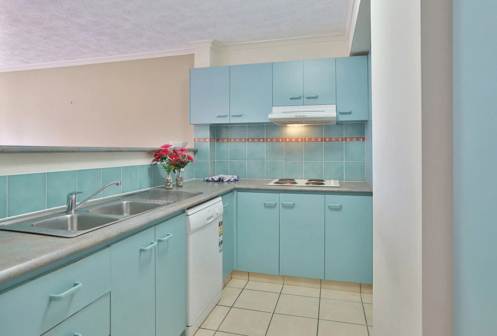 Sunsetcourt Budget holiday apartments surfers paradise