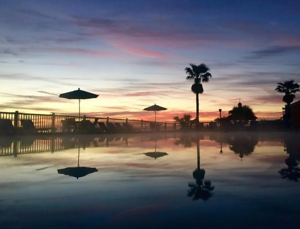 Coral Sands Inn