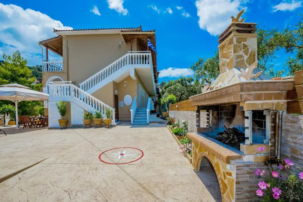 Costas Studios - 450m from Argassi center, by ZanteWize