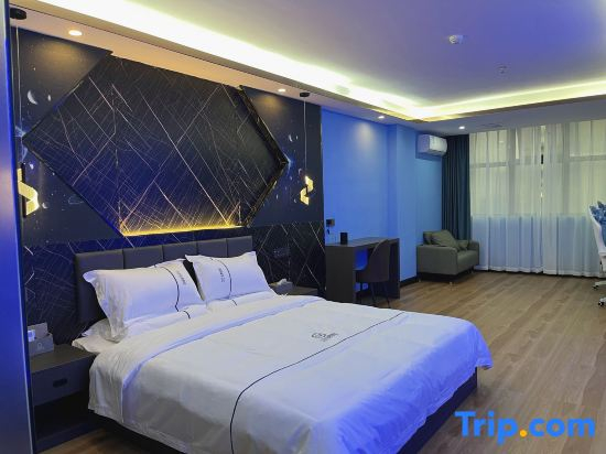July Theme Hotel