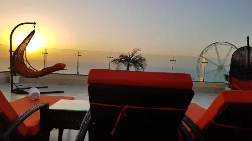 Dubai 5* Penthouse front sea 6 Bdr. private pool!