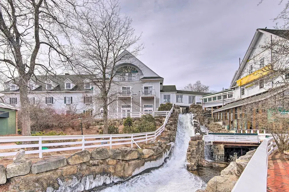 Historic Meredith Home: Walk to Town Center!