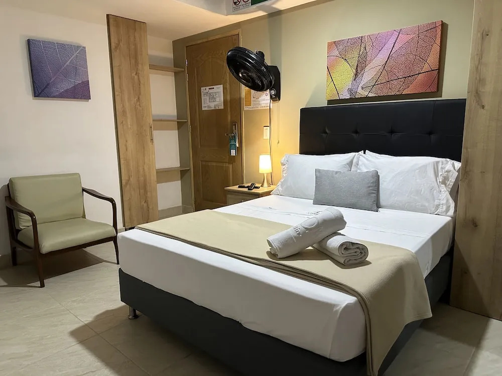 Laureles Guest House LGH Hotel