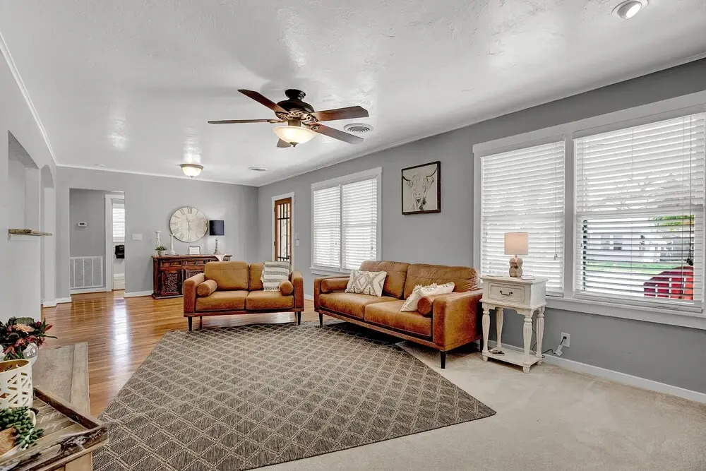 Upscale Home 15 Min Walk to Main St. With Grill!