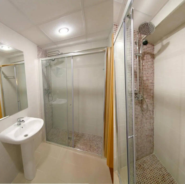 Roca Hostal