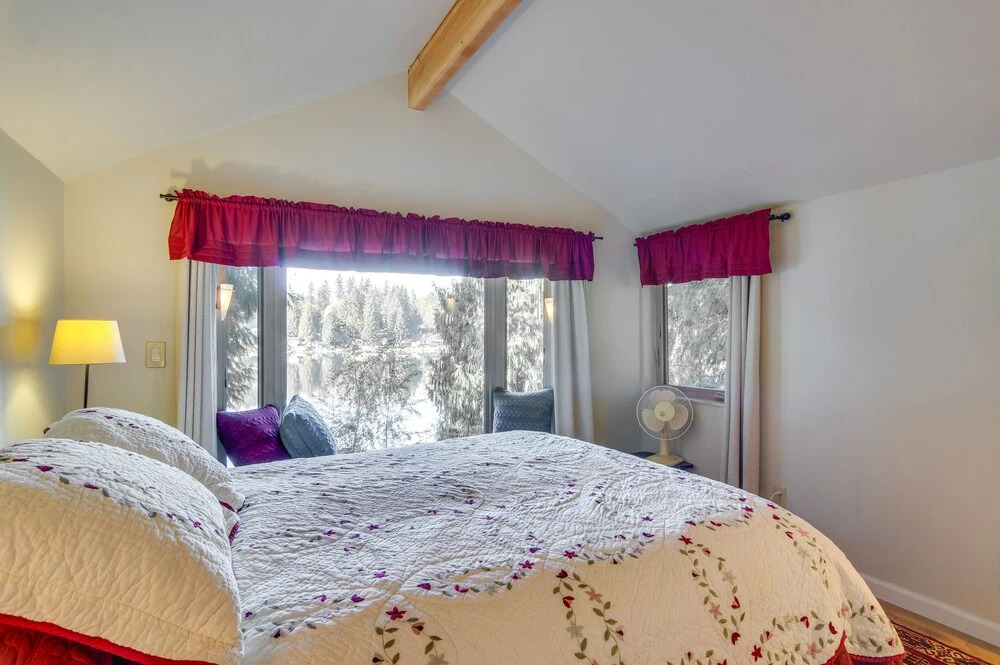 Lakefront Snohomish Cottage w/ Private Dock!