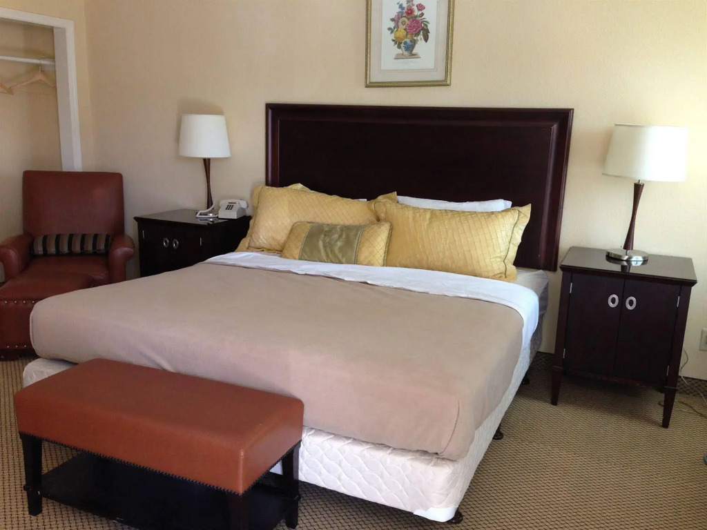 Travel Inn & Suites