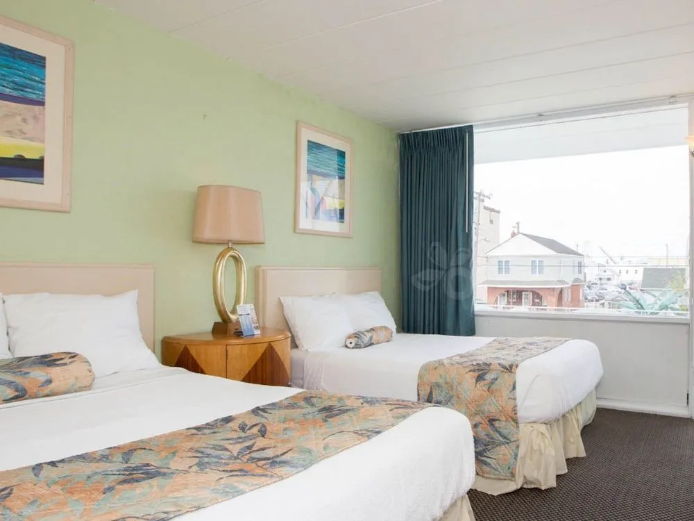 Island Breeze Motel