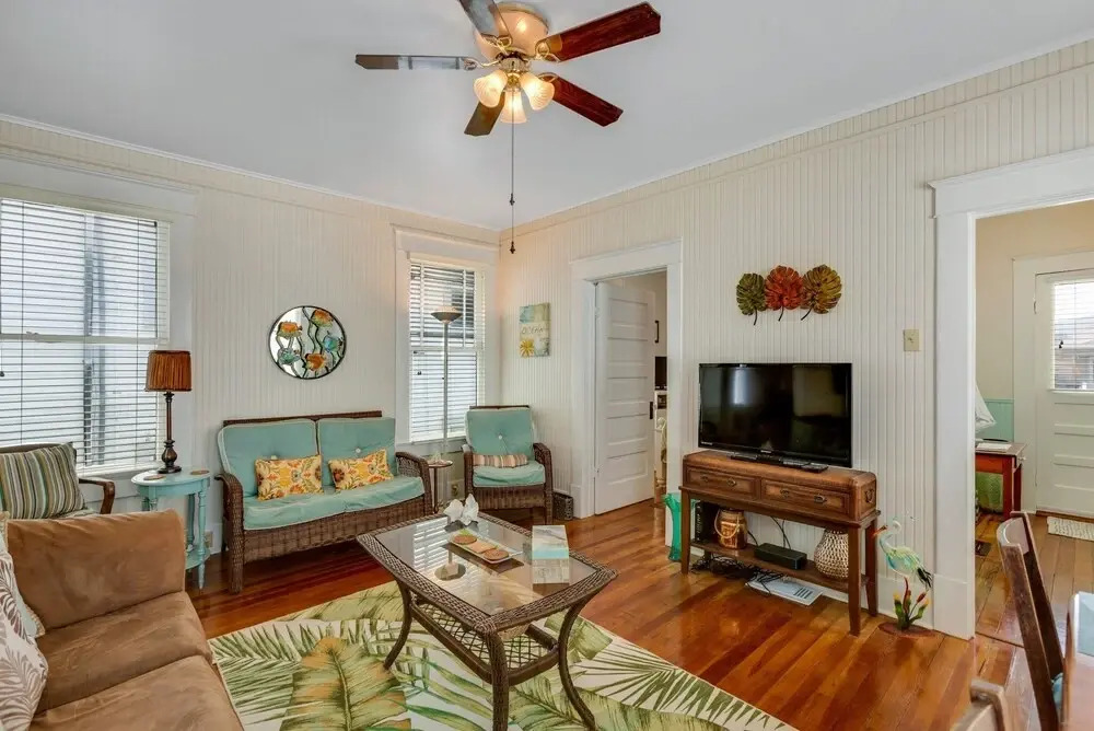 Lazy Days Cottage - Amazing Views And Great Location! 2 Bedroom Home by Redawning