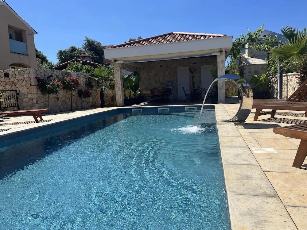 Apartment Mariner 2 With Heated Pool