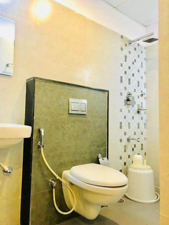 REGALIA INN &SUITES