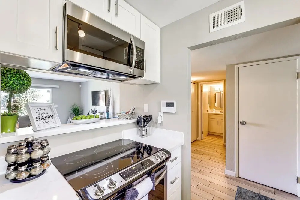 Unwind Poolside, Walk to Old Town! Scottsdale Unit