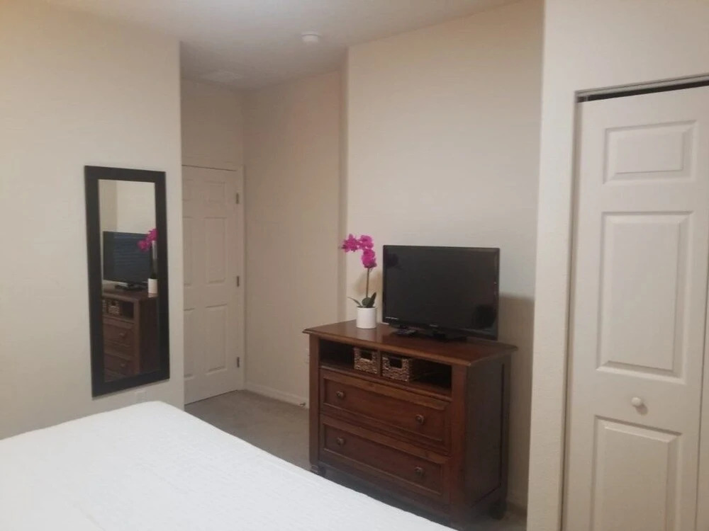 3 Bed 2 Bath Condo In Lucaya Village Near Disney 3 Bedroom Townhouse by RedAwning
