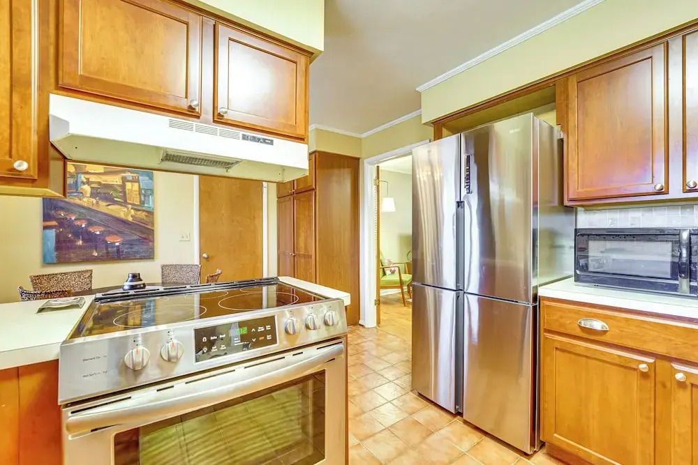 2 Mi to U of A: Centrally Located Home w/ Patio!